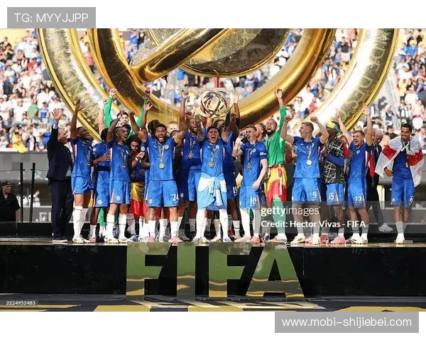 著名足球运动员与世界杯奖杯的难忘瞬间回忆 著名足球运动员与世界杯奖杯的难忘瞬间回忆